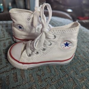 Size 4 toddlers high top converse